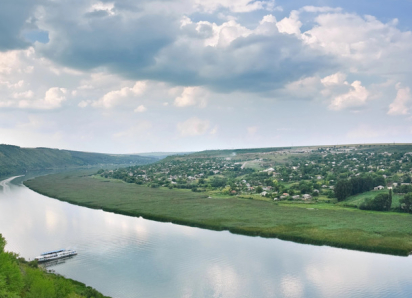 Днестр продолжает стремительно мелеть