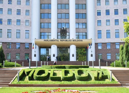 Снижение порога с 61 до 51: депутаты PAS единогласно приняли поправку к закону об оценке судей 