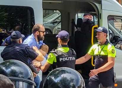 Полиция Кишинёва расследует инциденты, произошедшие во время массовых маршей 15 июня