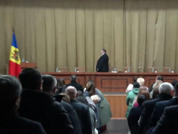 «Эпик фейл». На собрании судей заглох молдавский гимн
