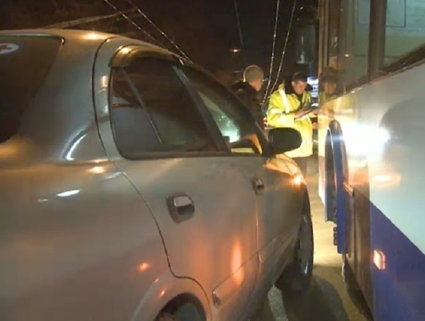 Две автомобиля и троллейбус столкнулись в центре Кишинева