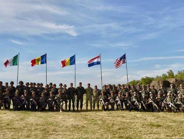 Минобороны призвало людей не пугаться военной техники: молдавские солдаты возвращаются с румынских учений