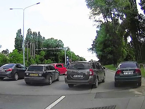 Драка таксиста с румынским водителем в Кишиневе попала на видео
