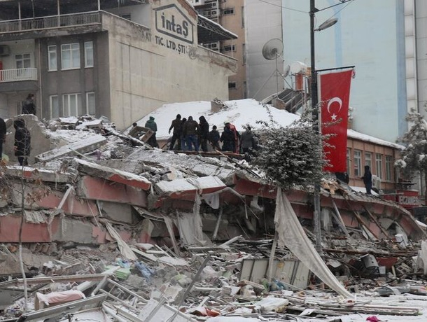 Землетрясение в Турции: молдавские спасатели вытащили из-под завалов трехлетнего мальчика