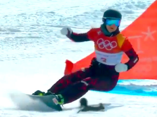Отчаянная белка «подрезала» сноубордистку и стала звездой Олимпиады