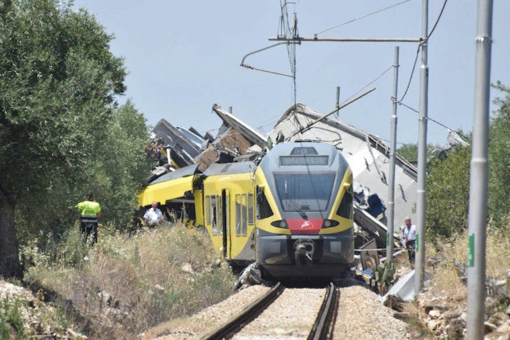 МИД проверяет, нет ли среди пострадавших при столкновении поездов в Италии граждан РМ