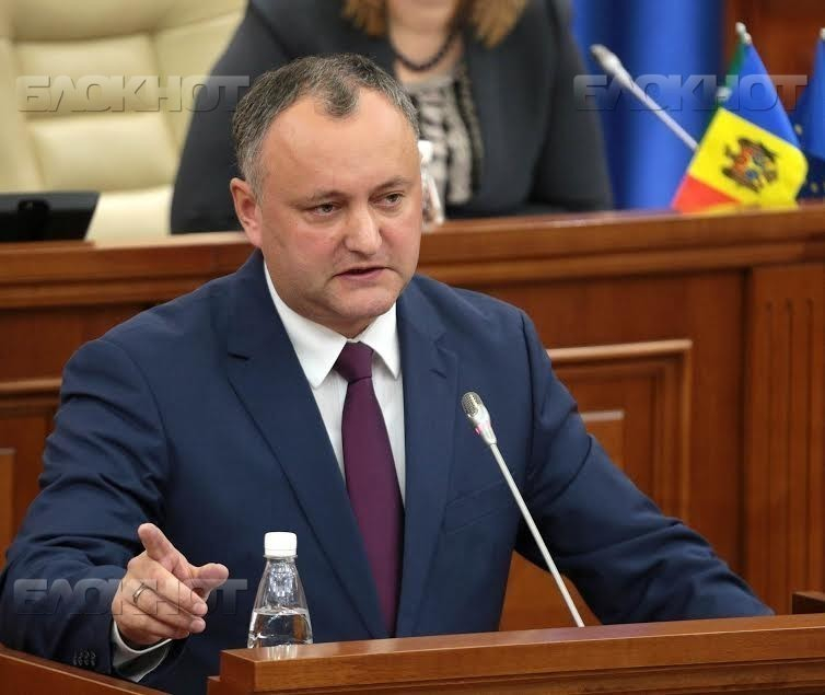 Додон - гражданам: Я, как и вы, хочу, чтобы мои дети - три сына и, дай Бог, чтобы у меня была и дочка - жили в Молдове
