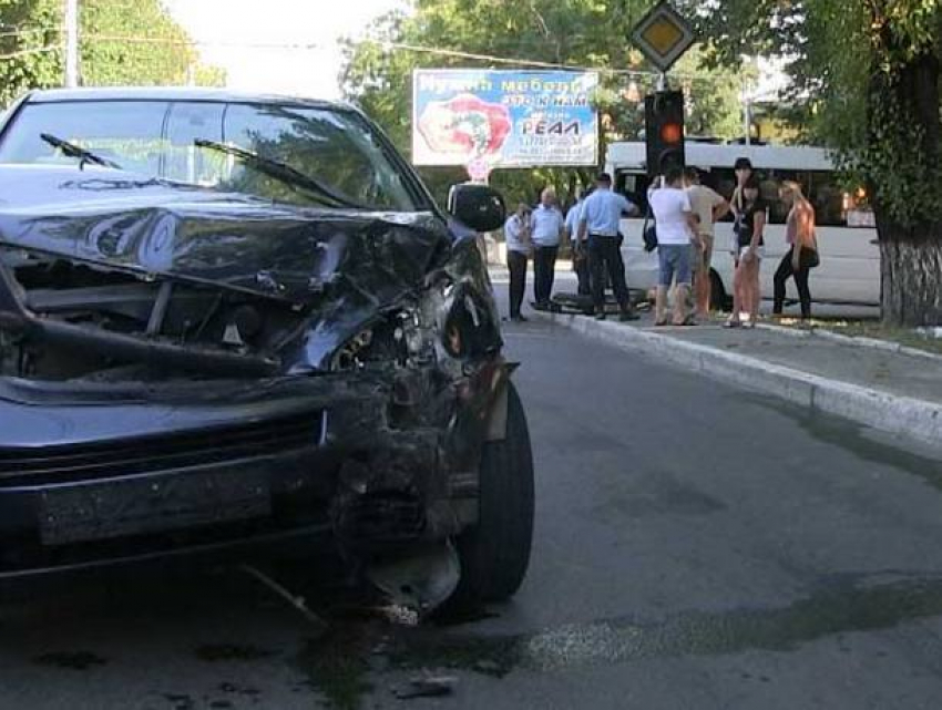 Пассажиры маршрутки и водитель легковушки пострадали в аварии в Приднестровье