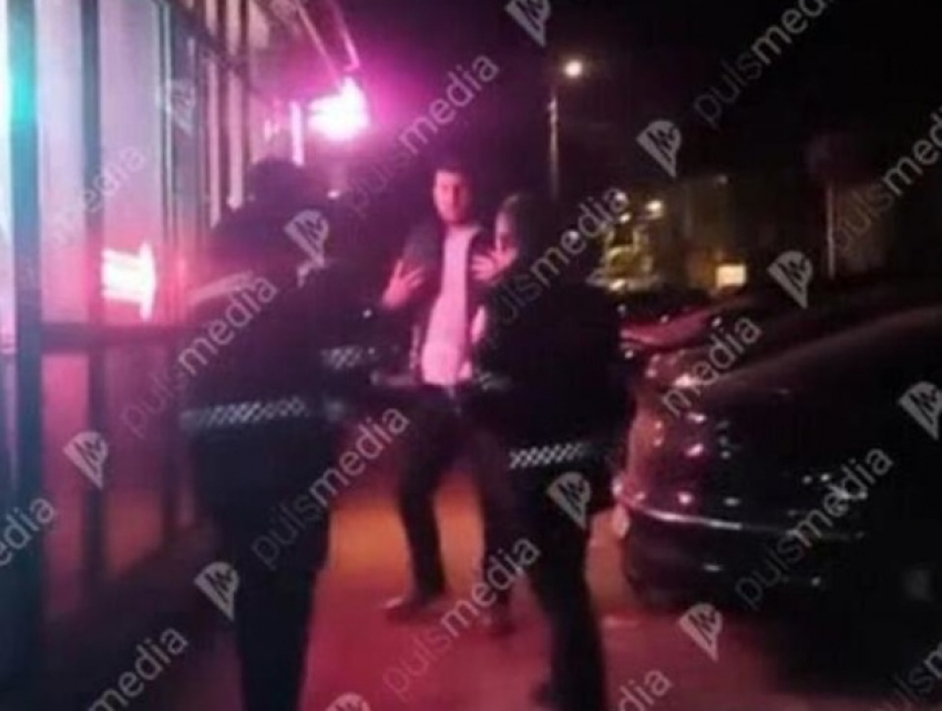 Скандал возле полицейского участка: бывший сотрудник МВД устроил пьяную драку с карабинерами