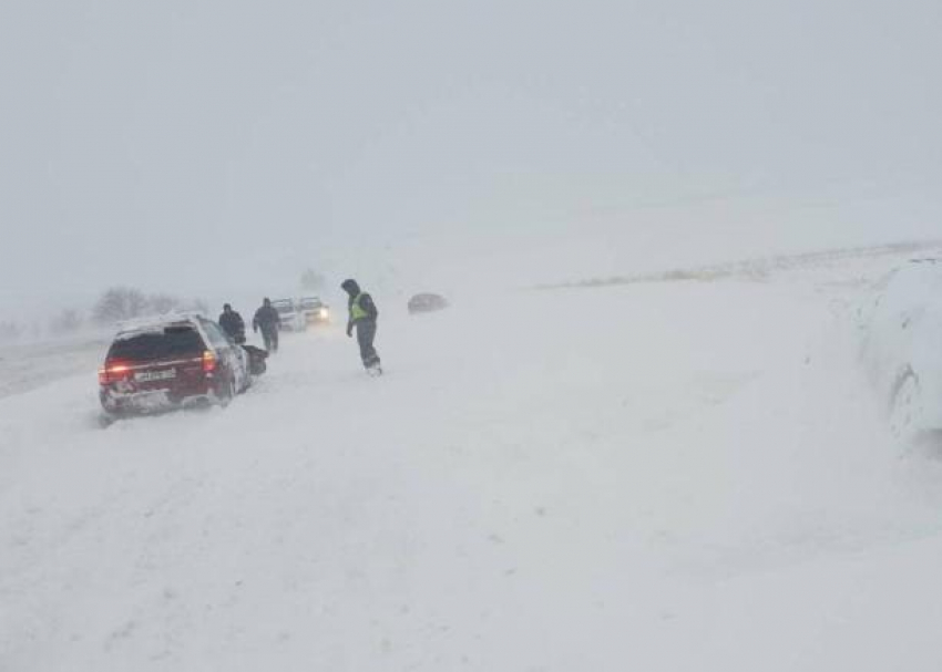 Найдены 2 трупа в заблокированной снегом машине