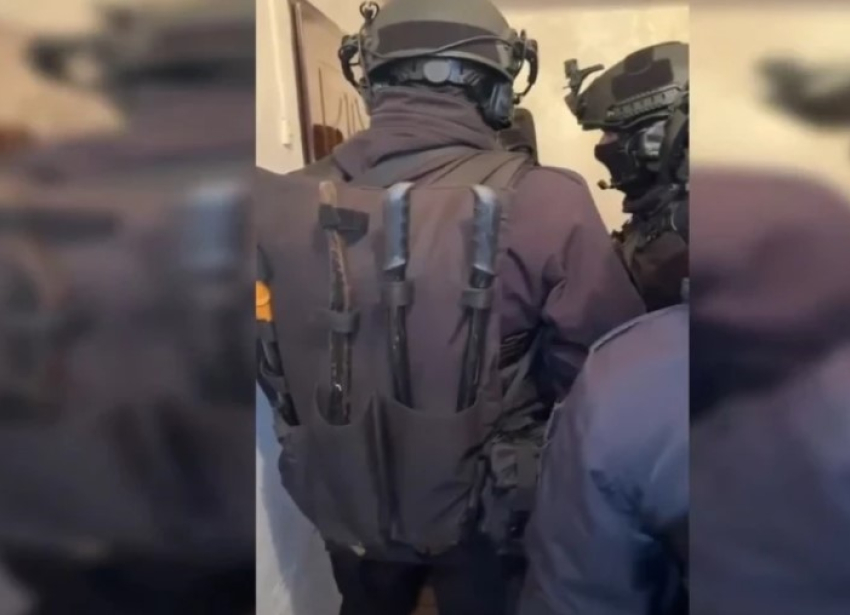 Достал оружие во время дорожного конфликта: в Кишинёве задержан 50-летний мужчина