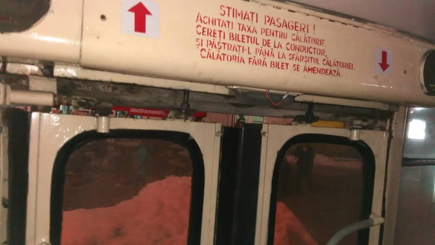 После ремонта в кишиневских троллейбусах появилась «естественная вентиляция»