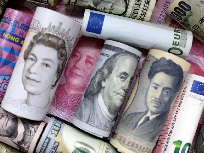 Лей отступает под натиском евро и доллара: курсы валют на среду  