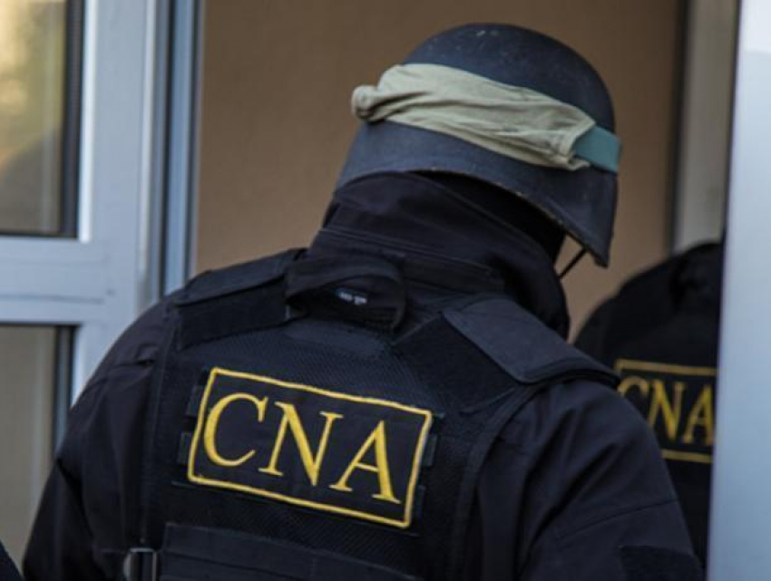 НЦБК и прокуроры проводят обыски на таможне Скулень