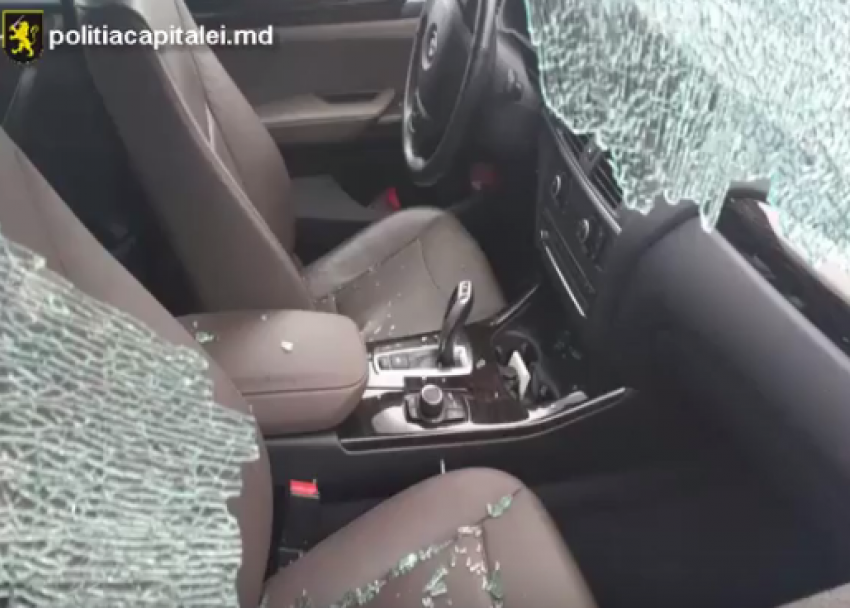 В Кишиневе двух мужчин задержали с поличным в момент взлома машины 