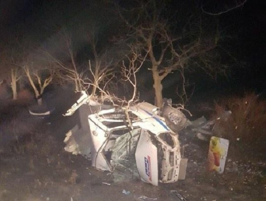 В Каушанах грузовик был полностью уничтожен после столкновения с деревом