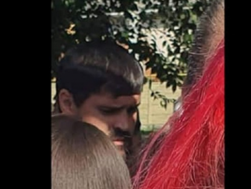 Утром экс-депутат Константин Цуцу был замечен у консульства Румынии