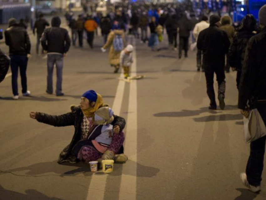 Недетская работа: попрошайки используют детей в своей «профессии»