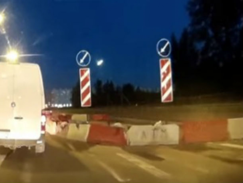 Загадочный светящийся шар в небе над Петербургом попал на видео