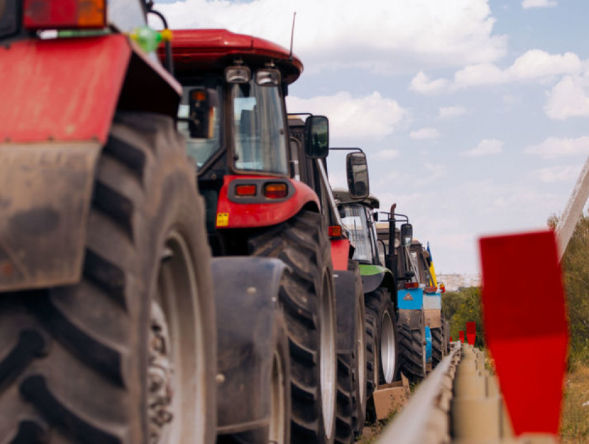 Фермеры намерены въехать в центр Кишинева на тракторах и «майданить»