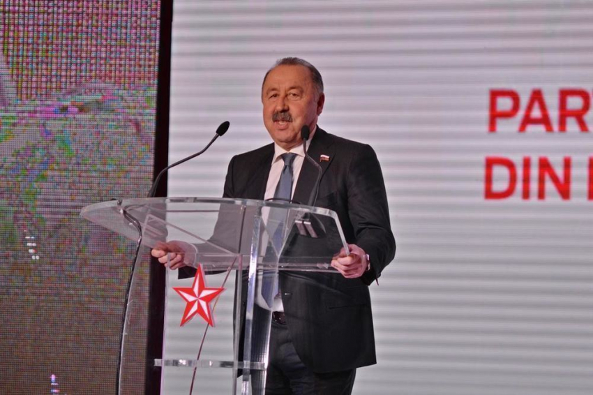 Съезд Партии социалистов посетил легенда футбола Валерий Газзаев