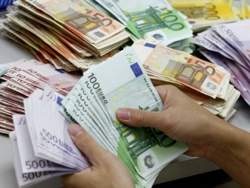 Гражданка Румынии пыталась ввезти в Молдову 37 тысяч евро