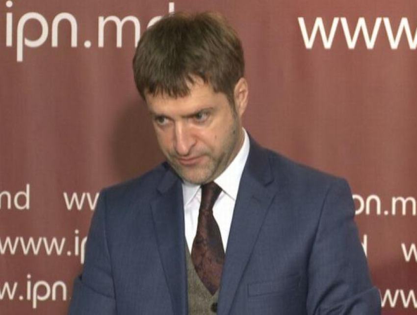 Сын известного поэта дал понять, что ему также предлагали поучаствовать в краже миллиарда