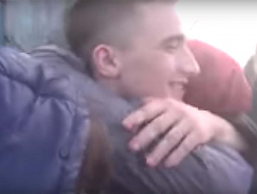 "Такой худой!": рыдания матери освобожденного насильника Дианы Шурыгиной сняли на видео