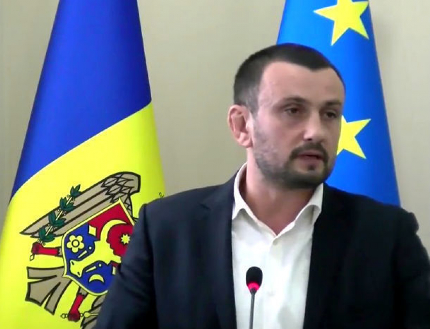Депутата ДПМ, заявившего о готовности «взять в руки автомат» в случае объединения с Румынией, призвали уйти в отставку