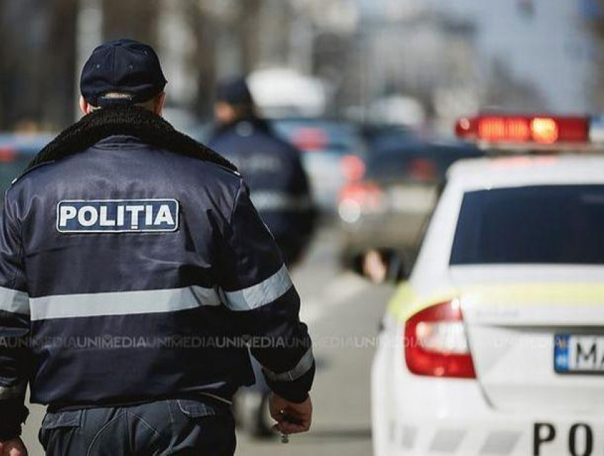 Полицейским удалось задержать пятерых хулиганов, избивших их коллег под Дрокией, поиски остальных продолжаются