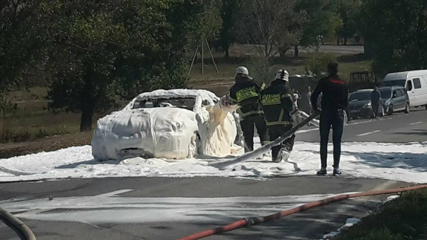В Леовском районе на трассе загорелся автомобиль, его водитель пострадал