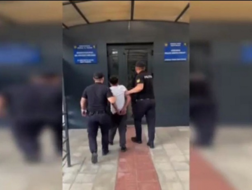 В столице 64-летнюю женщину ограбили на 500 леев средь бела дня