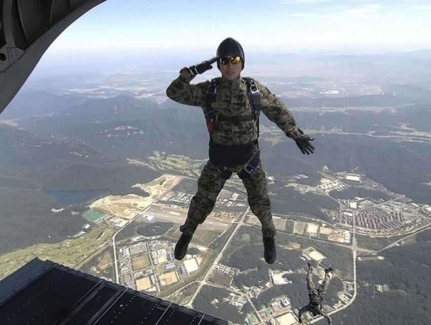 Американские десантники покалечились при парашютной высадке в Румынии