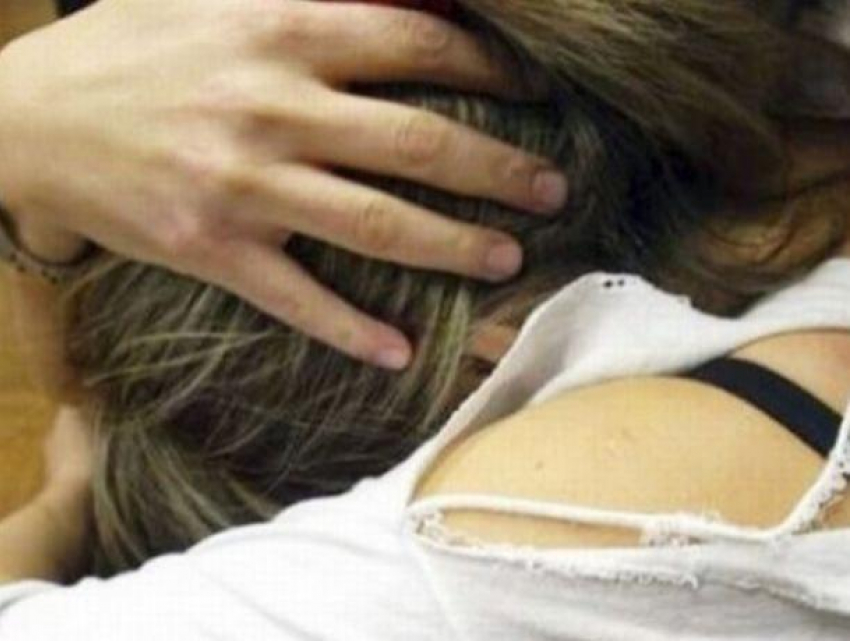 Трое малолетних румын избили и едва не изнасиловали 18-летнюю девушку прямо в немецком поезде