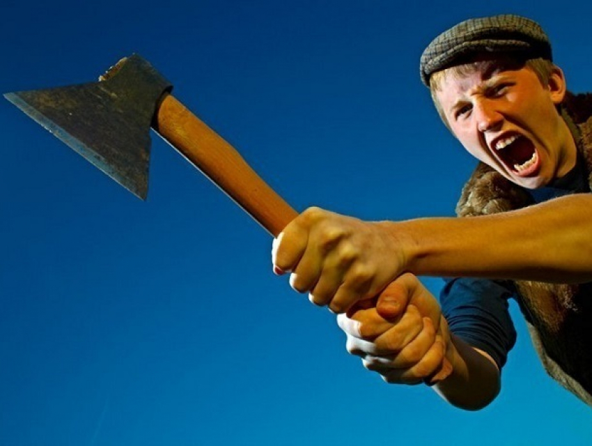 В Трушенах ищут сына, убившего мать топором