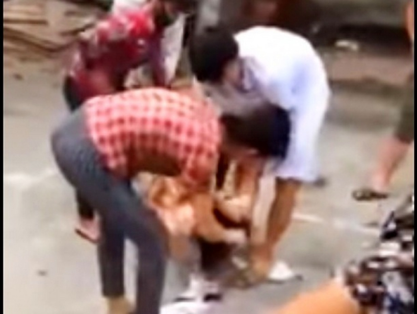Избиение женщиной голой любовницы мужа сняли на видео 