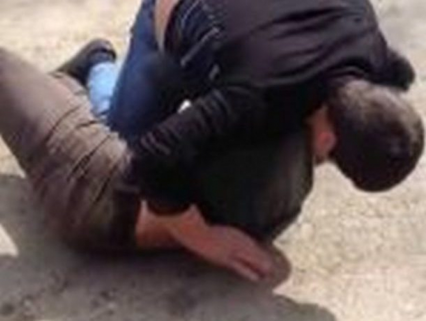 Агрессивный мужчина ударил осколком бутылки приятеля в шею в Тирасполе
