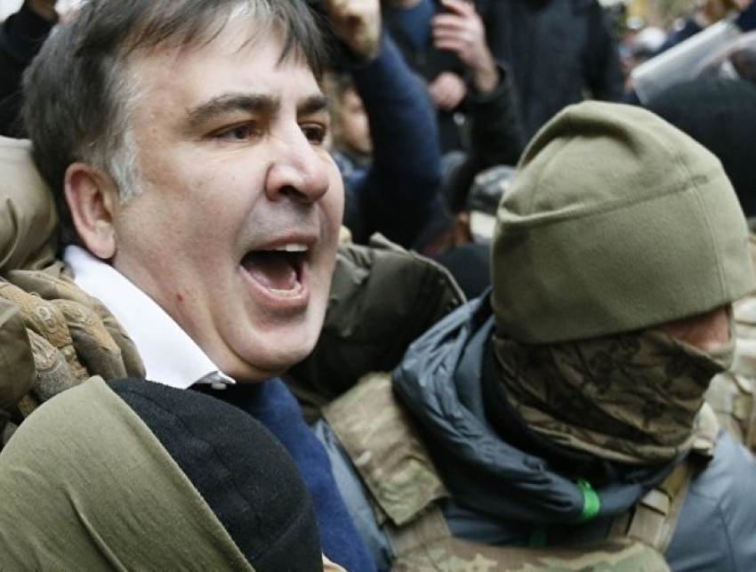 Саакашвили опубликовал видео издевательств над ним людьми в масках