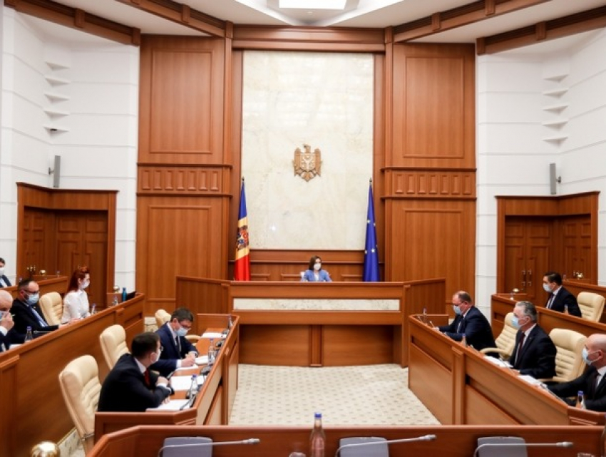 Глава службы Высшего совета безопасности освобожден от должности