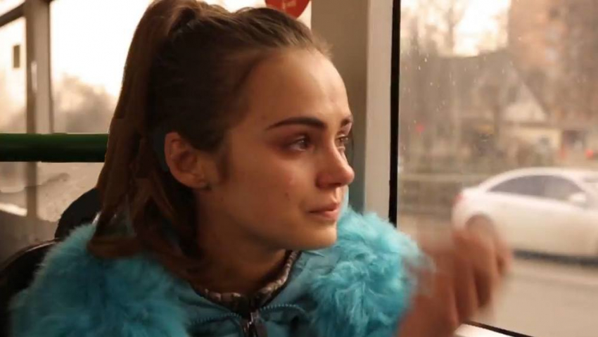 Ксения Дели стала гастарбайтером в России и моет полы за еду