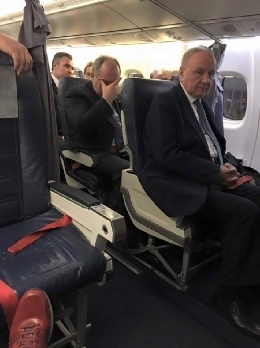 Тимофти засняли в самолете на обратной дороге из Румынии 