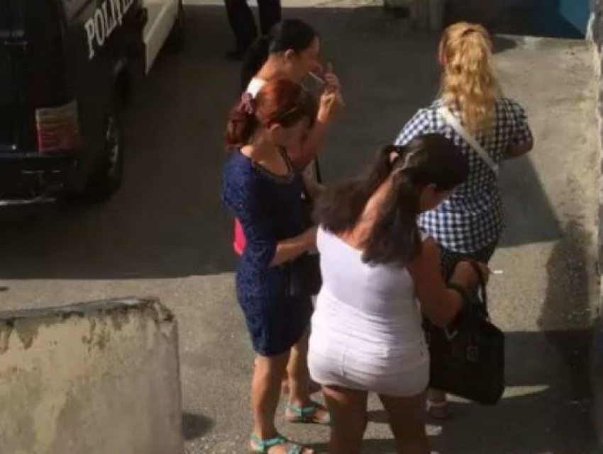 Полицейские задержали 25 проституток в подмосковном лесу // Видео НТВ