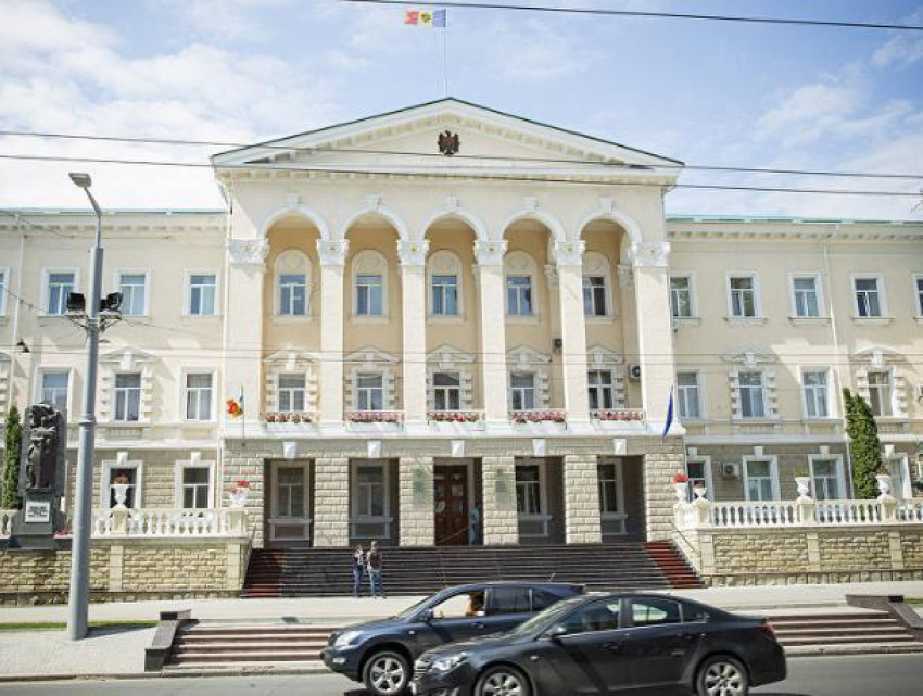 Сотрудникам МВД повысят зарплаты