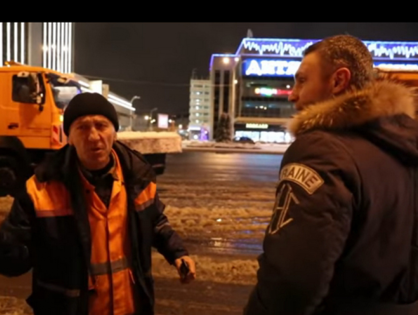 "Нет трактористов, это неприемлемо": Кличко возмутился уборкой снега в Киеве