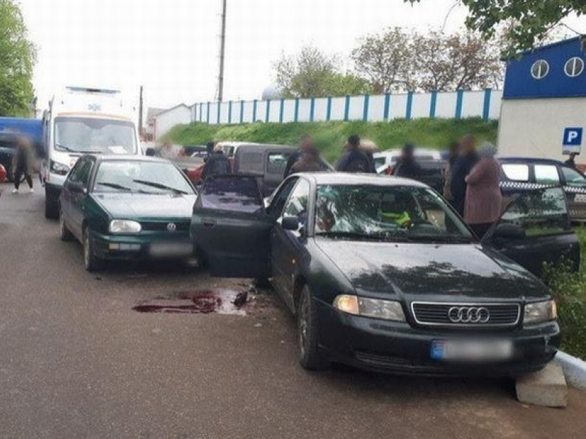 В Фэлештах женщина пыталась сесть в автомобиль сына, но была раздавлена