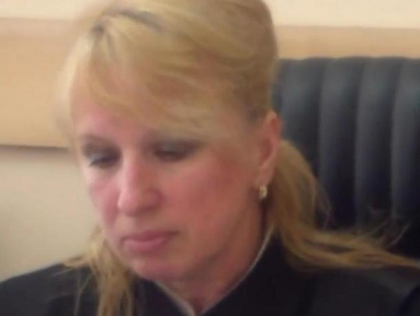 Блондинка в законе: судья из Кишинева за пять лет получила три квартиры, причем одну бесплатно