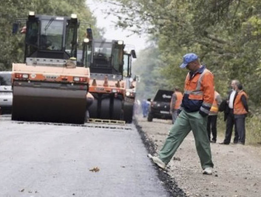 Половину контрактов на ремонт дорог в Молдове решили расторгнуть, - Усатый 