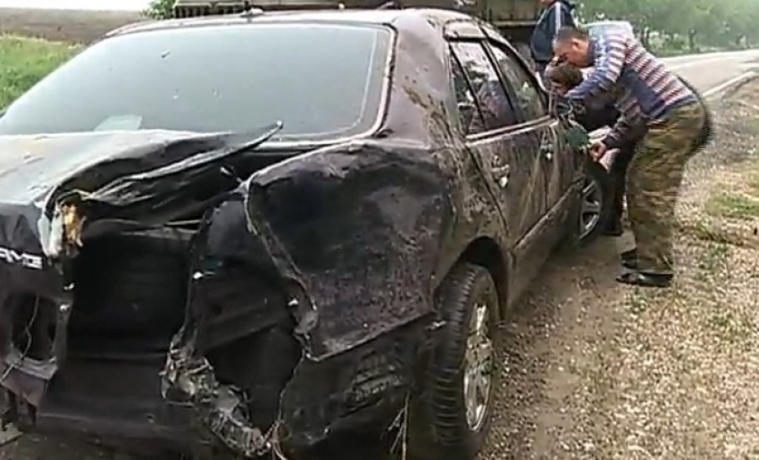 Под Леова Mercedes вылетел с трассы и перевернулся, но никто не пострадал