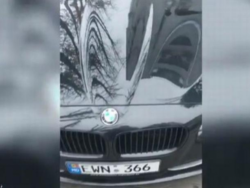 Скандал в Кишиневе - пешеход не пожелал пропускать на тротуар автомобиль BMW