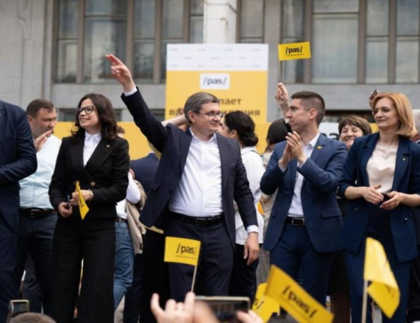 Стали известны имена депутатов, проголосовавших за запрет Георгиевской ленты